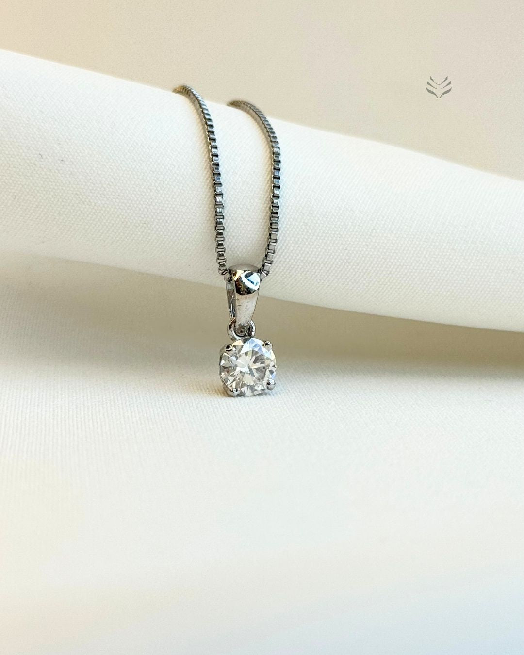 Iris Round Silver Pendant