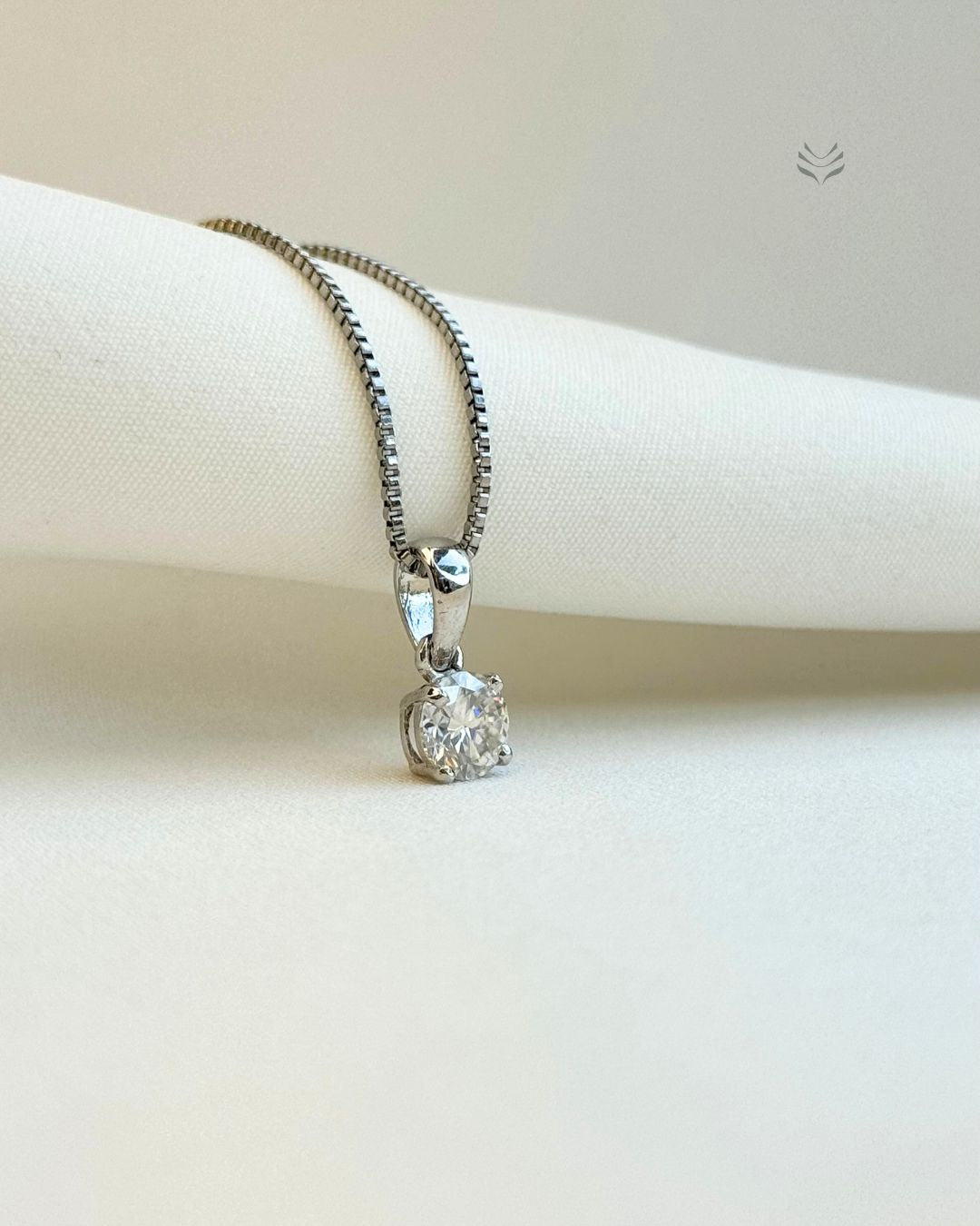 Iris Round Silver Pendant