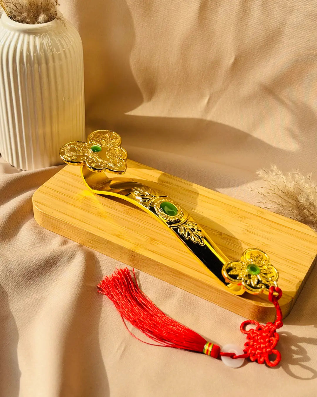 Light-Coded Grand Ru-Yi Stick for Power and Authority