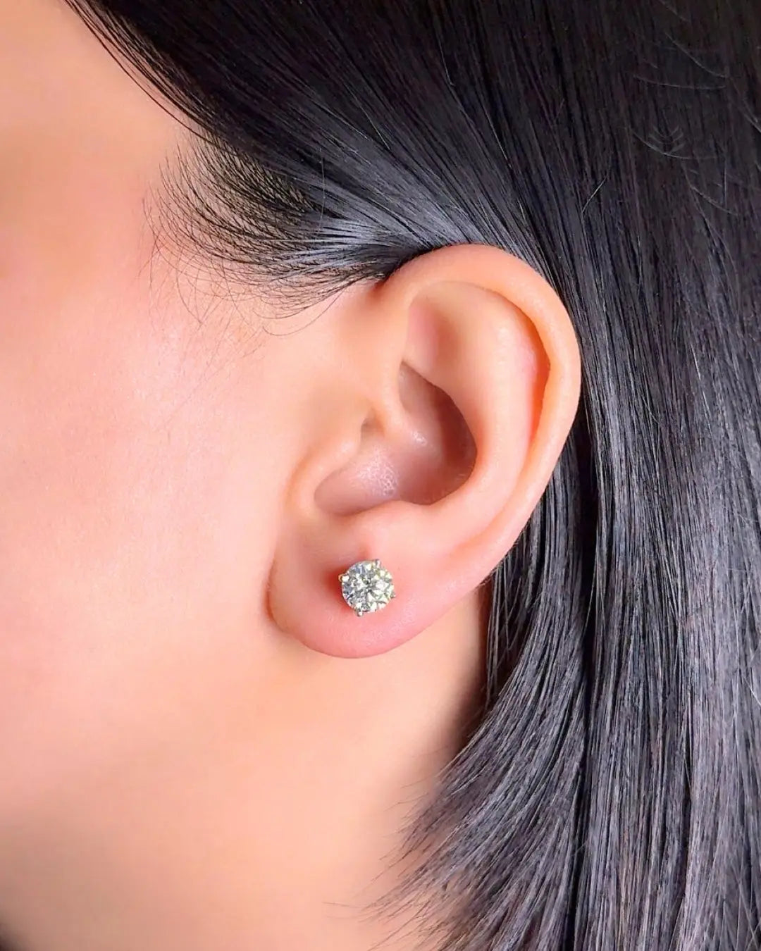 Lightcoded Iris Round Silver Screw Back Earrings