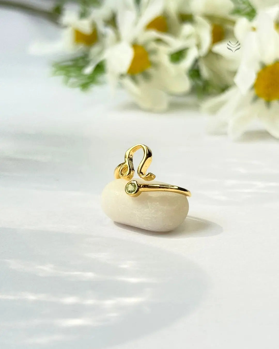 Lightcoded Leo – Peridot Zodiac Ring