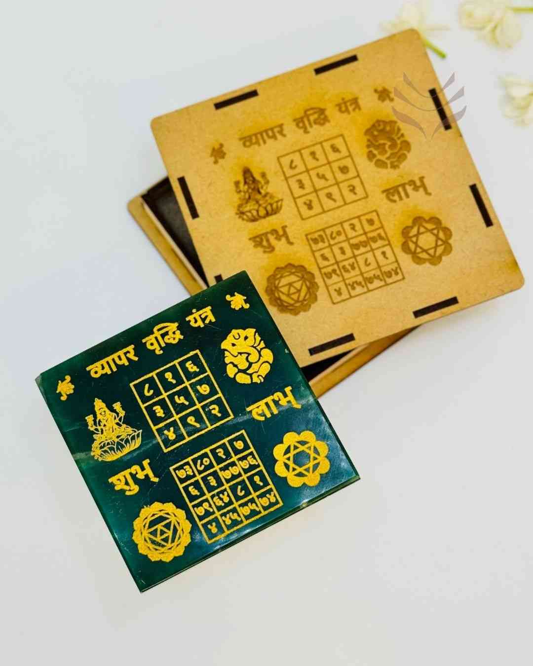 Green Aventurine Vyapar Vridhi Yantra with wooden cover
