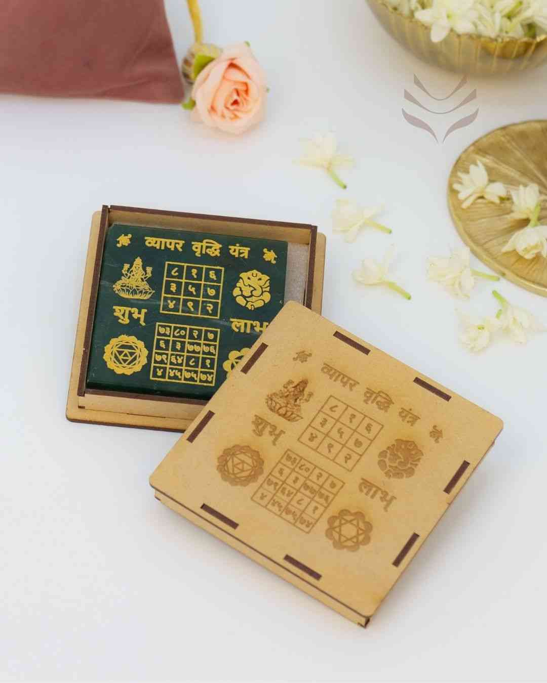 Vyapar Vridhi Yantra set with Green Aventurine and wooden cover