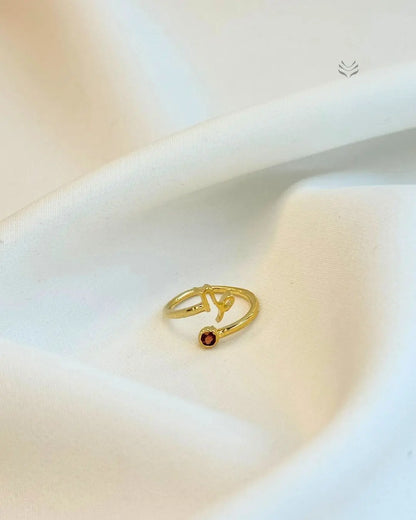 Capricorn – Garnet Zodiac Ring 