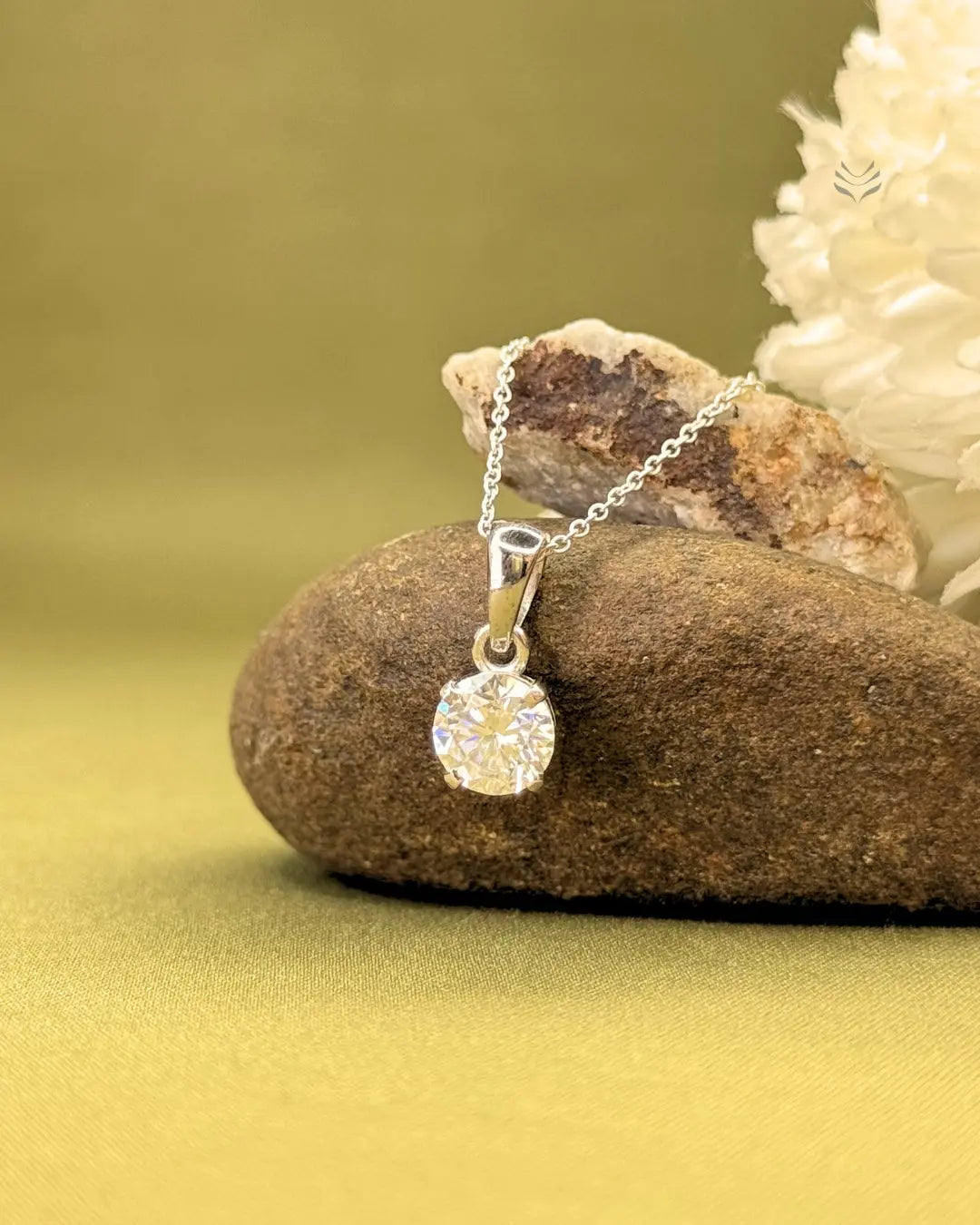 Lightcoded Iris Round Silver Pendant 