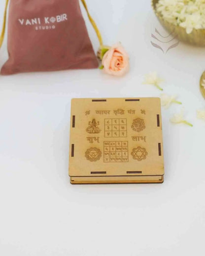 Wooden cover for Vyapar Vridhi Yantra with floral decor