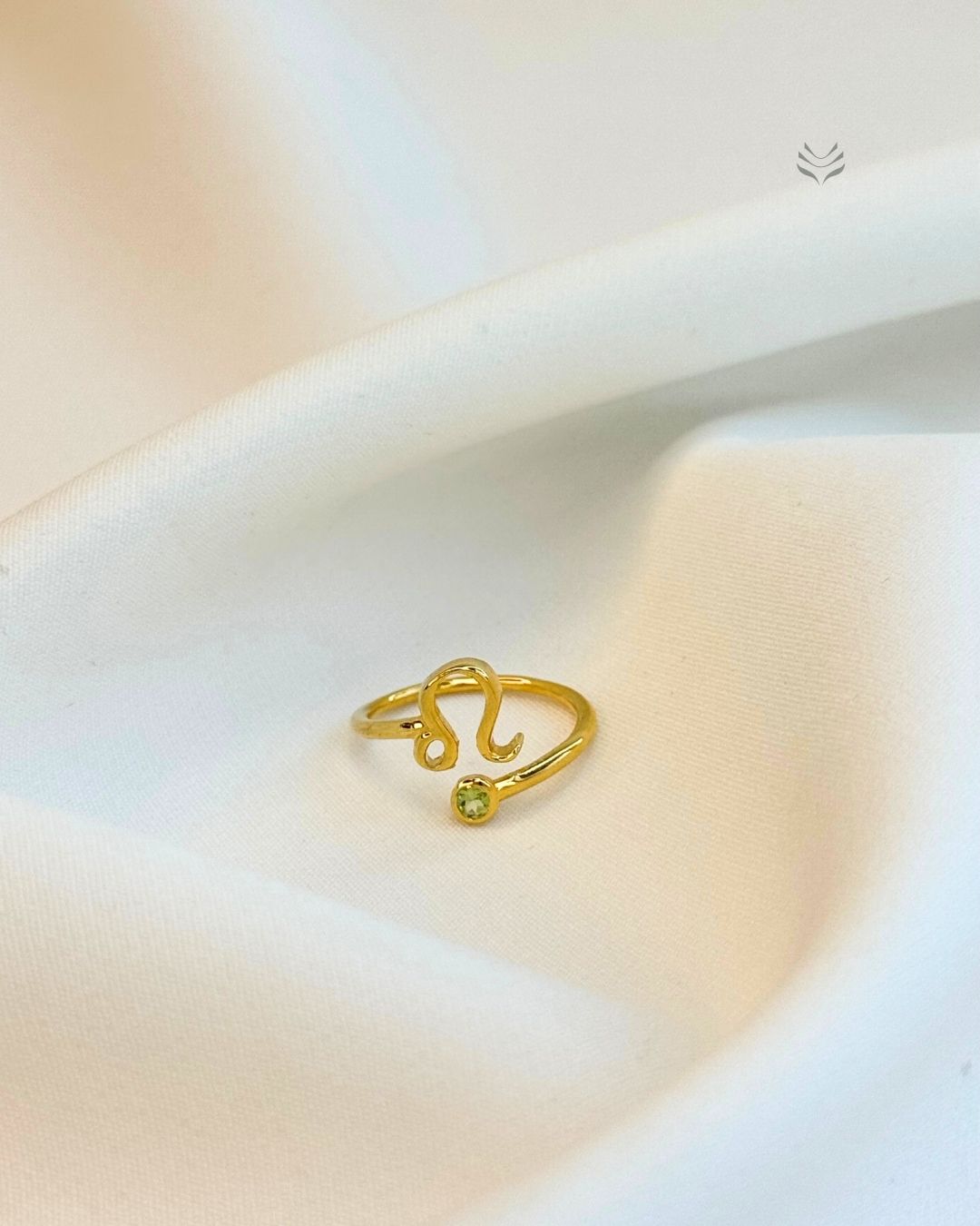 Leo – Peridot Zodiac Ring 