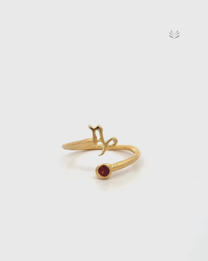 Capricorn – Garnet Zodiac Ring