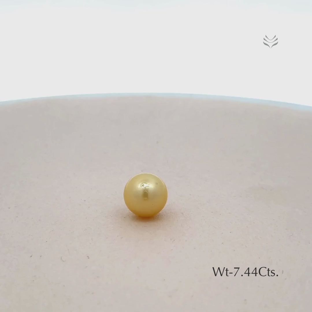 Load video: Pearl - 7.44 Ct